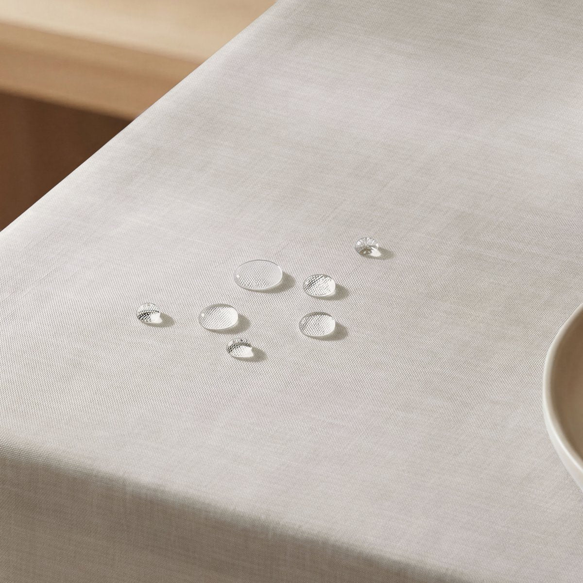 Mantel Antimanchas Essence Taupe · Pierre Cardin
