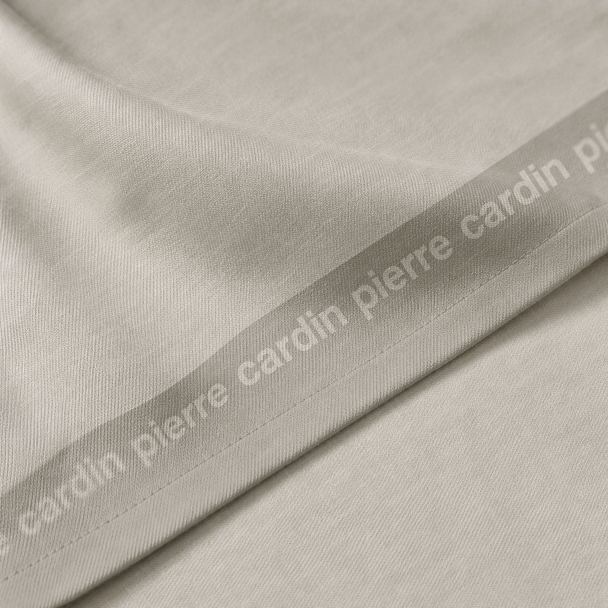 Mantel Antimanchas Essence Taupe · Pierre Cardin