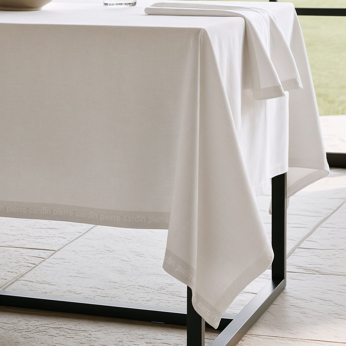 Mantel Antimanchas Essence White · Pierre Cardin