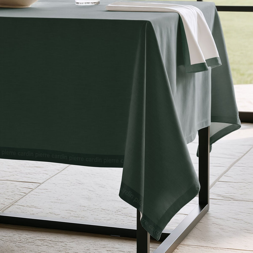 Mantel Antimanchas Essence Forest · Pierre Cardin