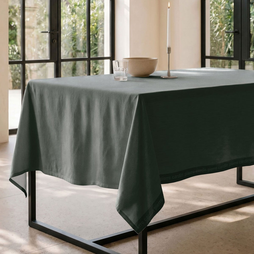Mantel Antimanchas Essence Forest · Pierre Cardin