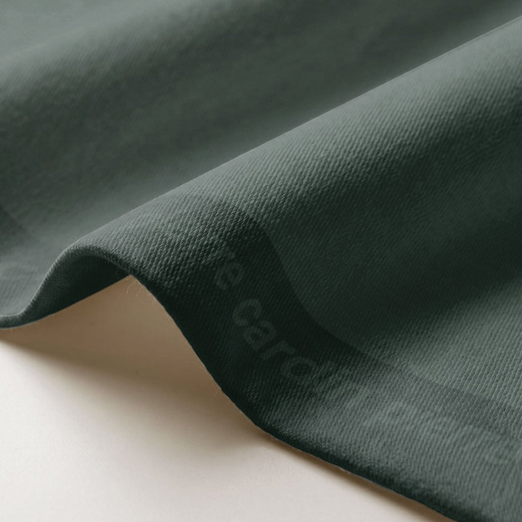 Mantel Antimanchas Essence Forest · Pierre Cardin