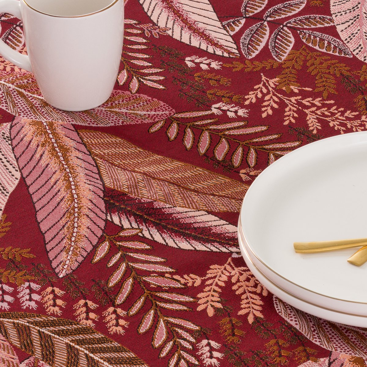 Mantel Jacquard Évora Rojo · Pierre Cardin