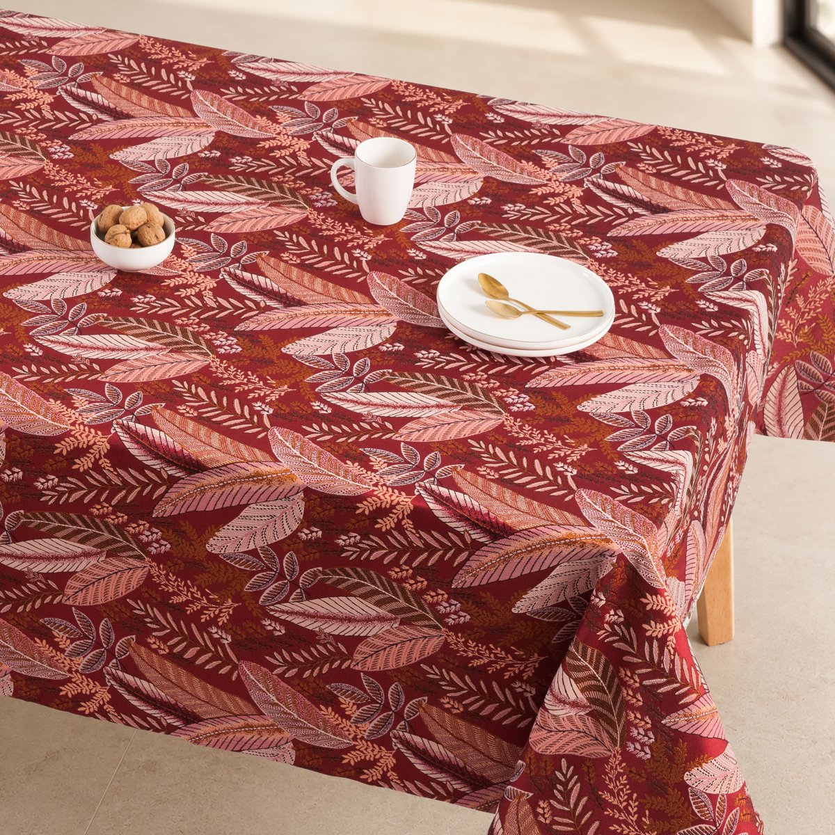 Mantel Jacquard Évora Rojo · Pierre Cardin