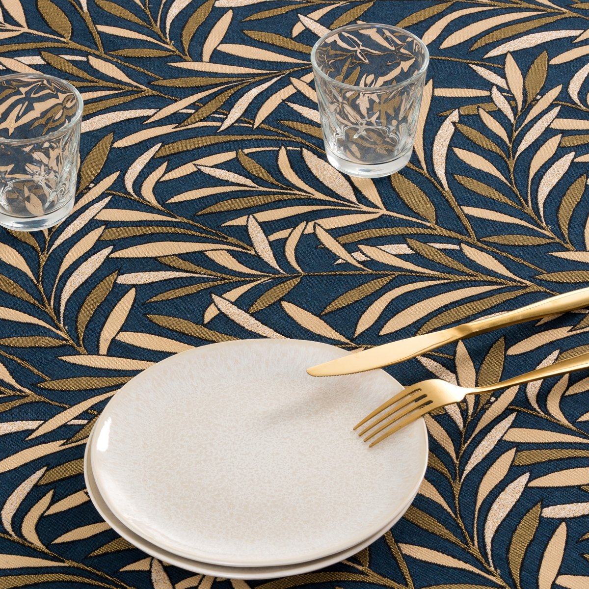 Mantel Jacquard Valmont Marino · Pierre Cardin
