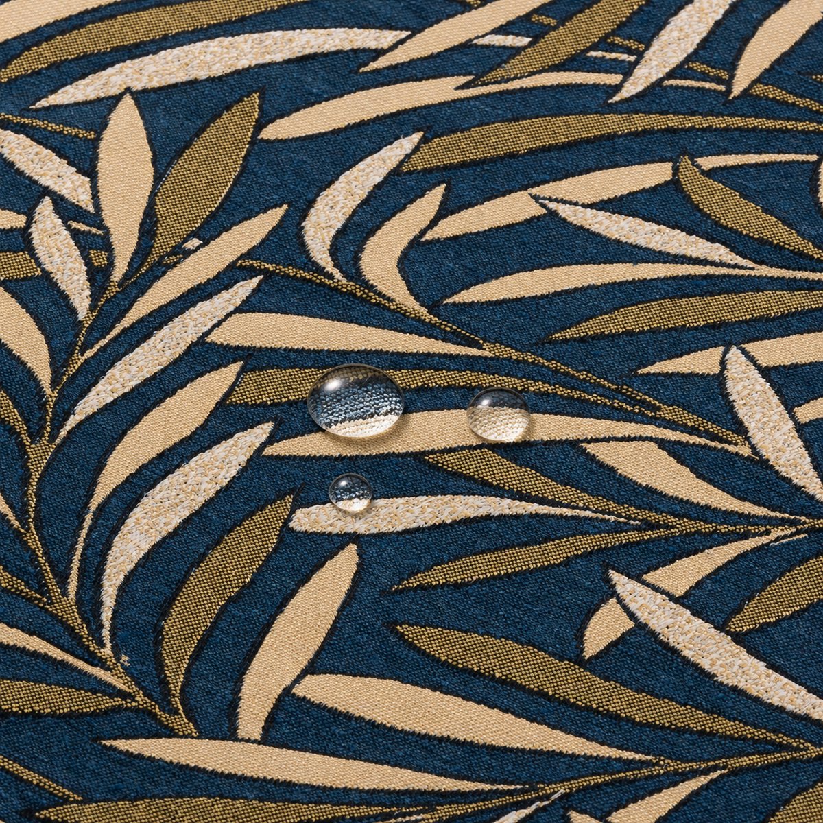 Mantel Jacquard Valmont Marino · Pierre Cardin