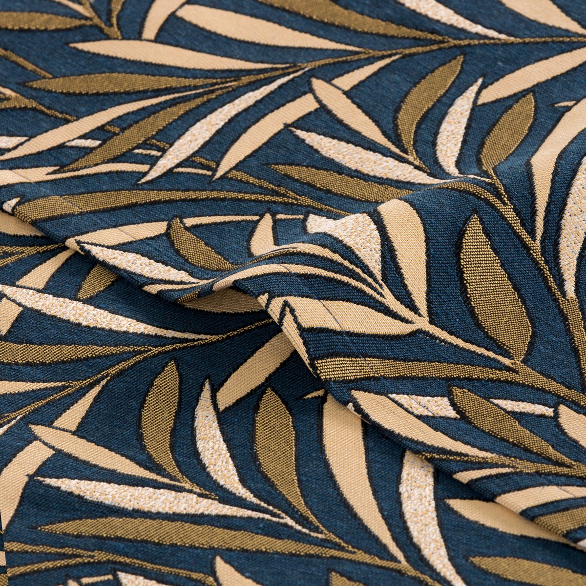 Mantel Jacquard Valmont Marino · Pierre Cardin