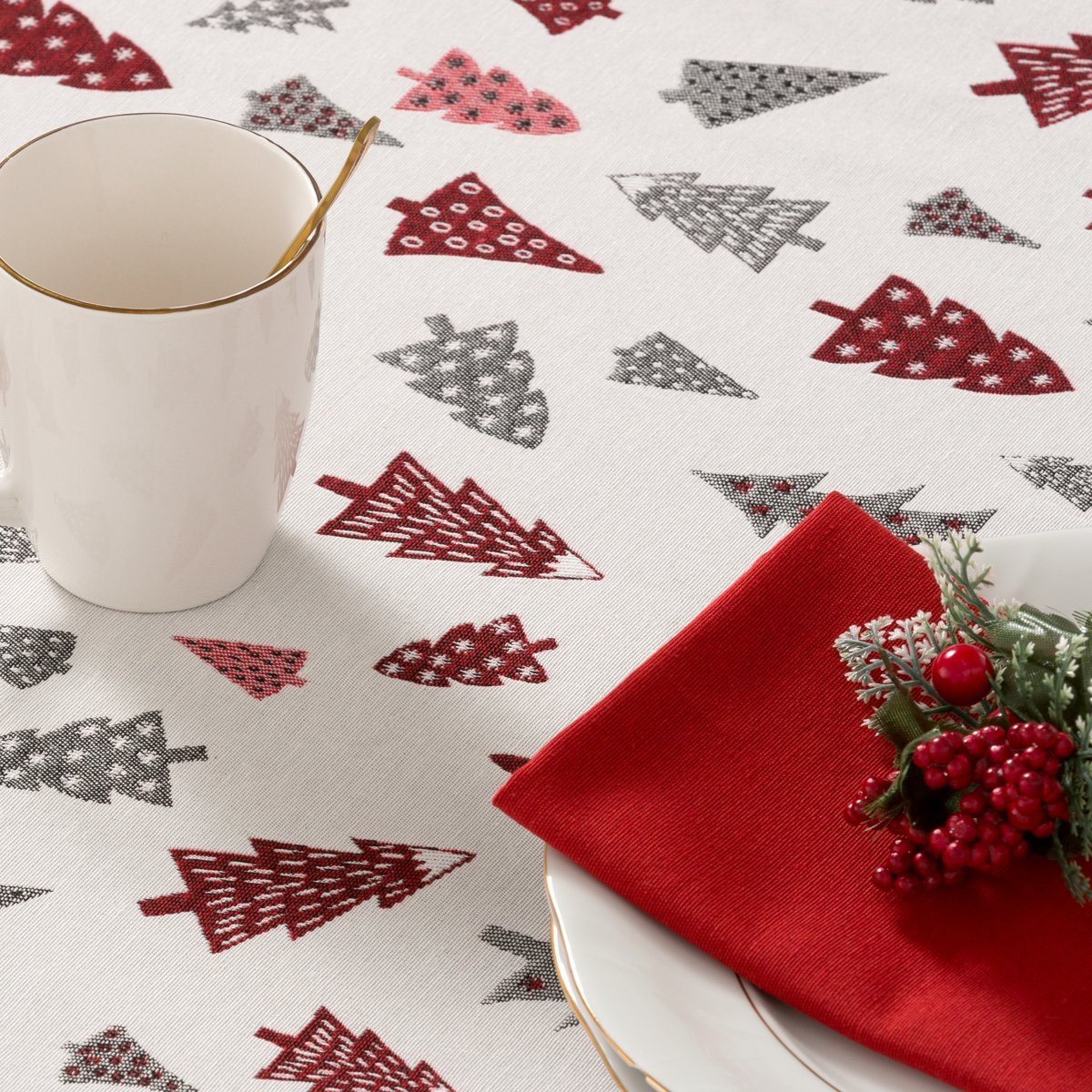Mantel Navidad Jacquard Pinewood Rojo · Pierre Cardin