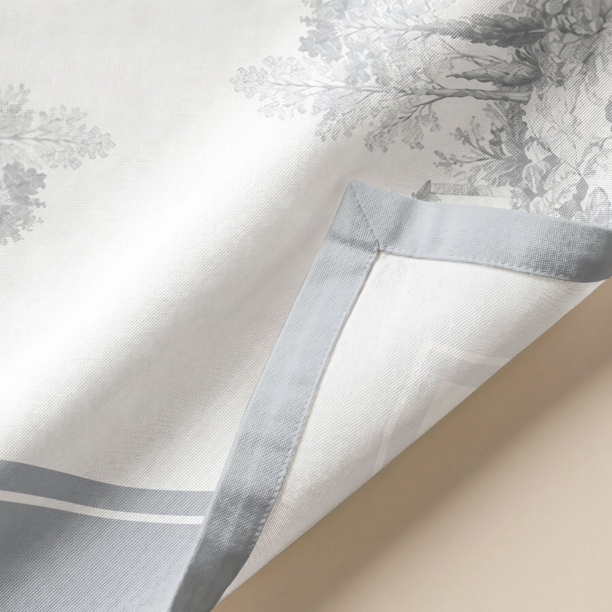 Camino de Mesa Antimanchas Bijou Gris · Pierre Cardin