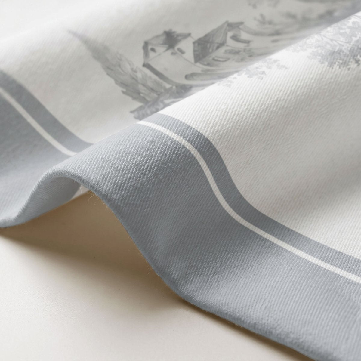 Camino de Mesa Antimanchas Bijou Gris · Pierre Cardin