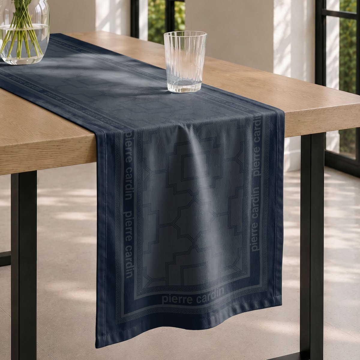 Camino de Mesa Antimanchas Couture Blue · Pierre Cardin