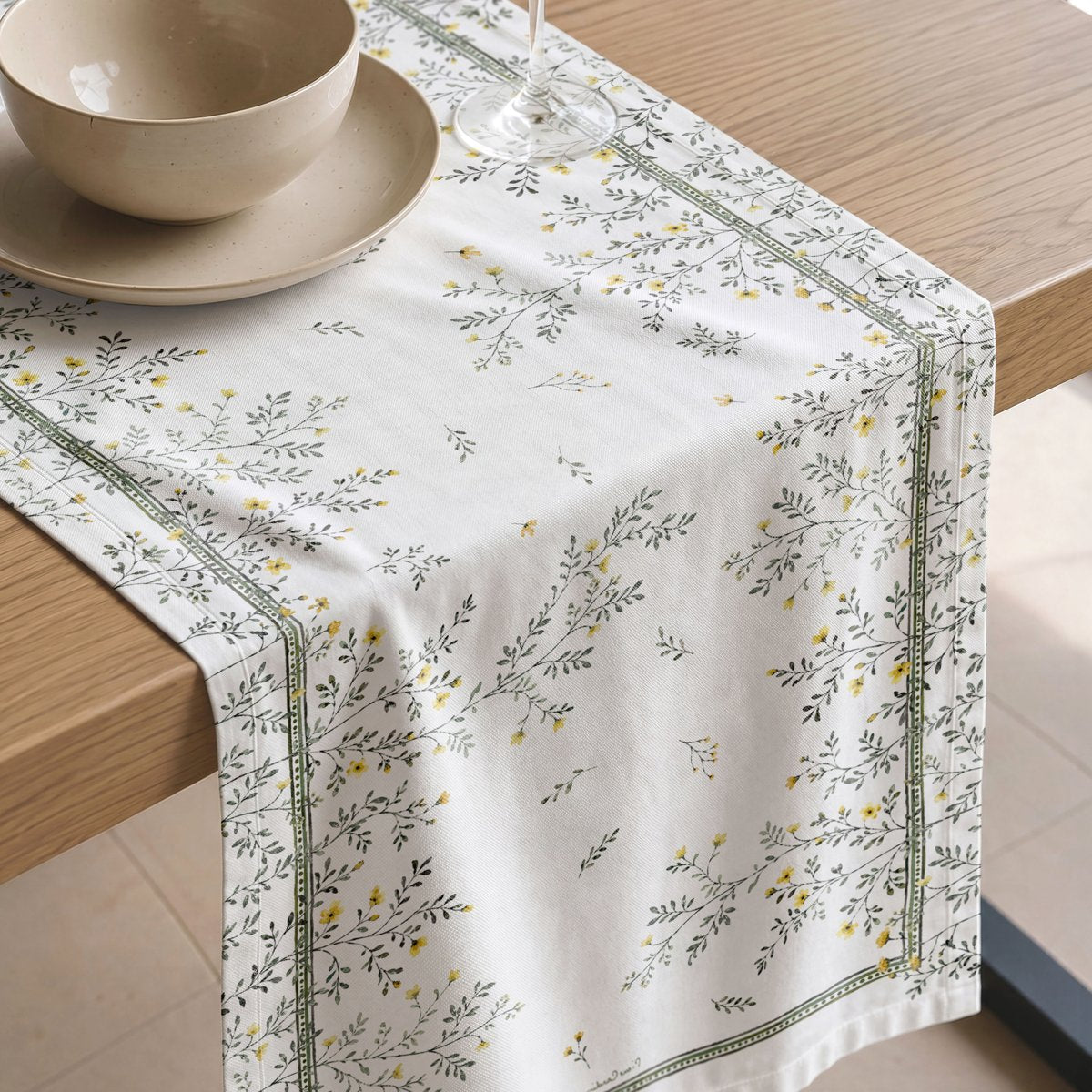 Camino de Mesa Antimanchas Jasmin Verde · Pierre Cardin