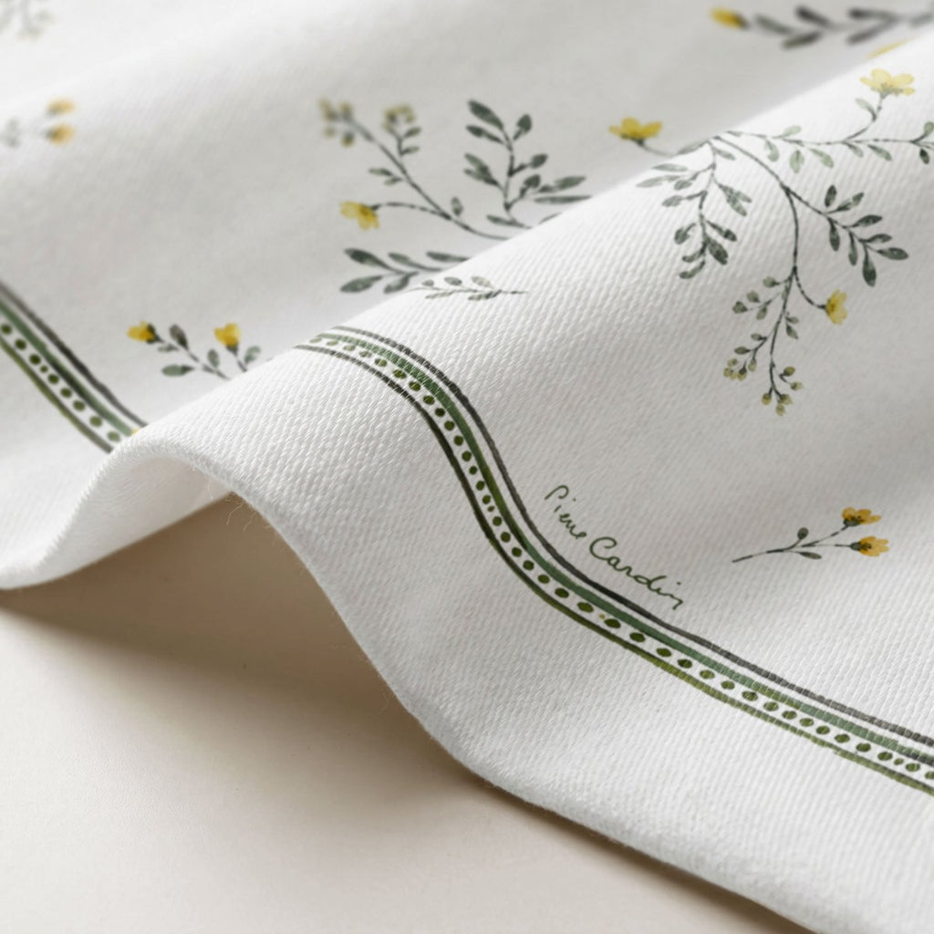 Camino de Mesa Antimanchas Jasmin Verde · Pierre Cardin