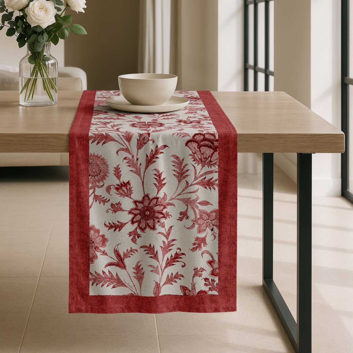 Camino de Mesa Antimanchas Rubis Rojo · Pierre Cardin