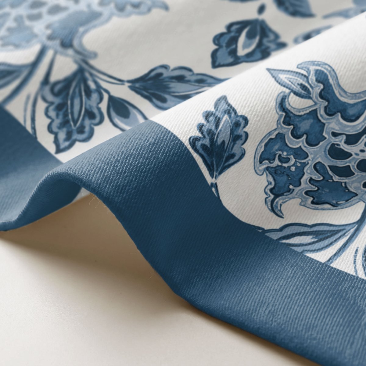 Camino de Mesa Antimanchas Saphir Azul · Pierre Cardin