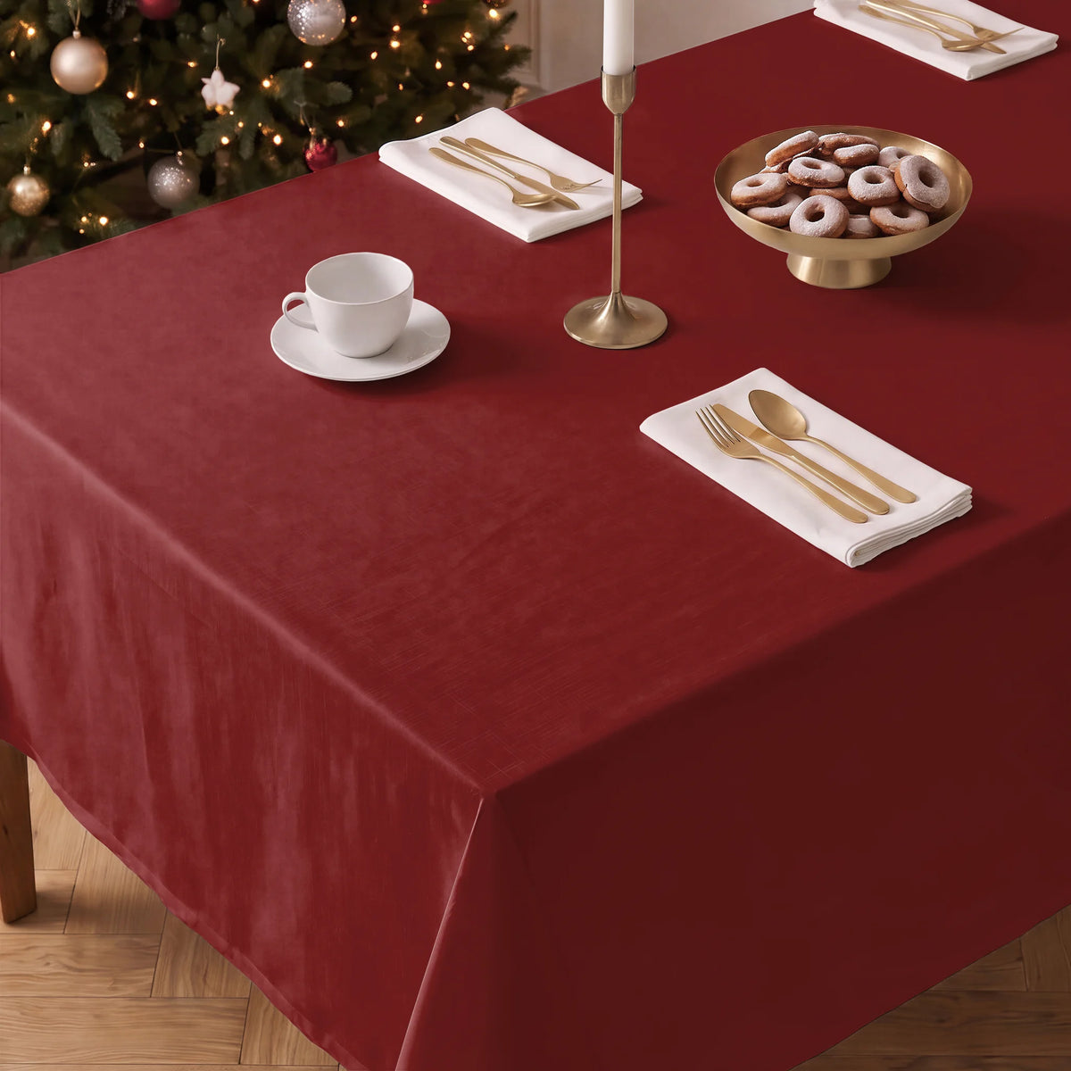 Mantel de Navidad Cedro Bordeaux · Pierre Cardin