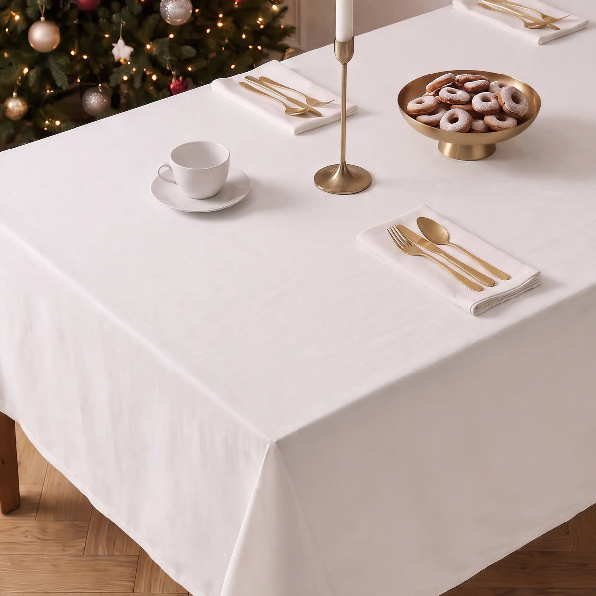 Mantel de Navidad Cedro Natural · Pierre Cardin