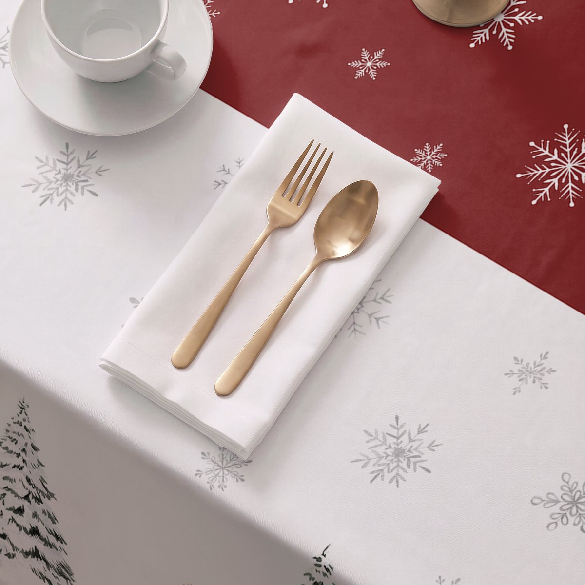 Mantel de Navidad Helsinki Red · Pierre Cardin