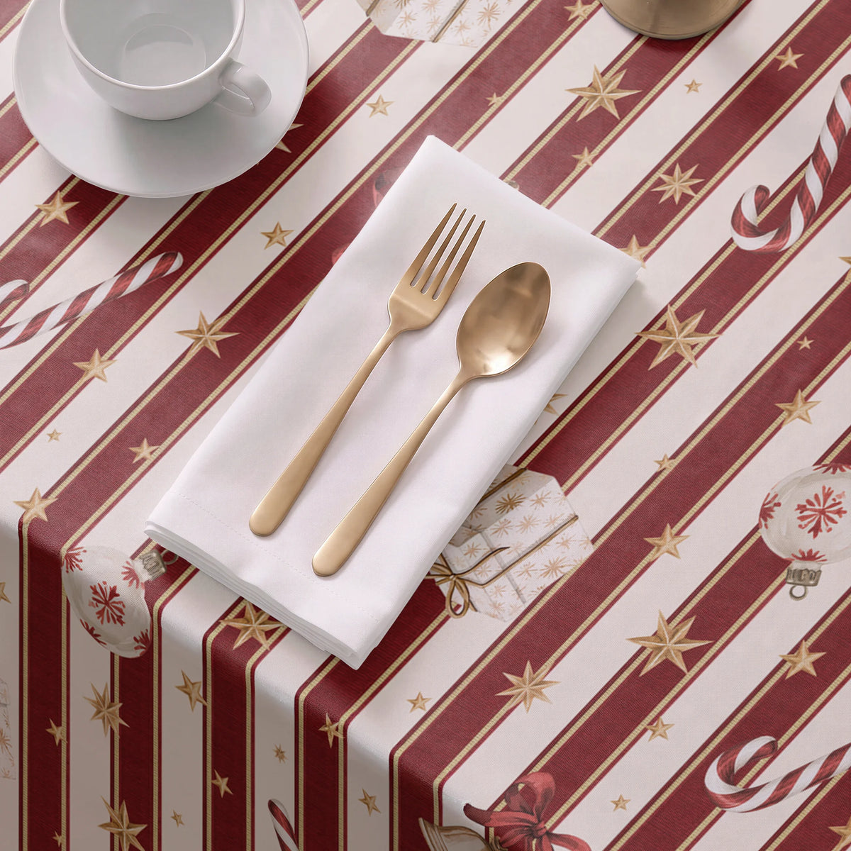 Mantel de Navidad Lucero Bordeaux · Pierre Cardin