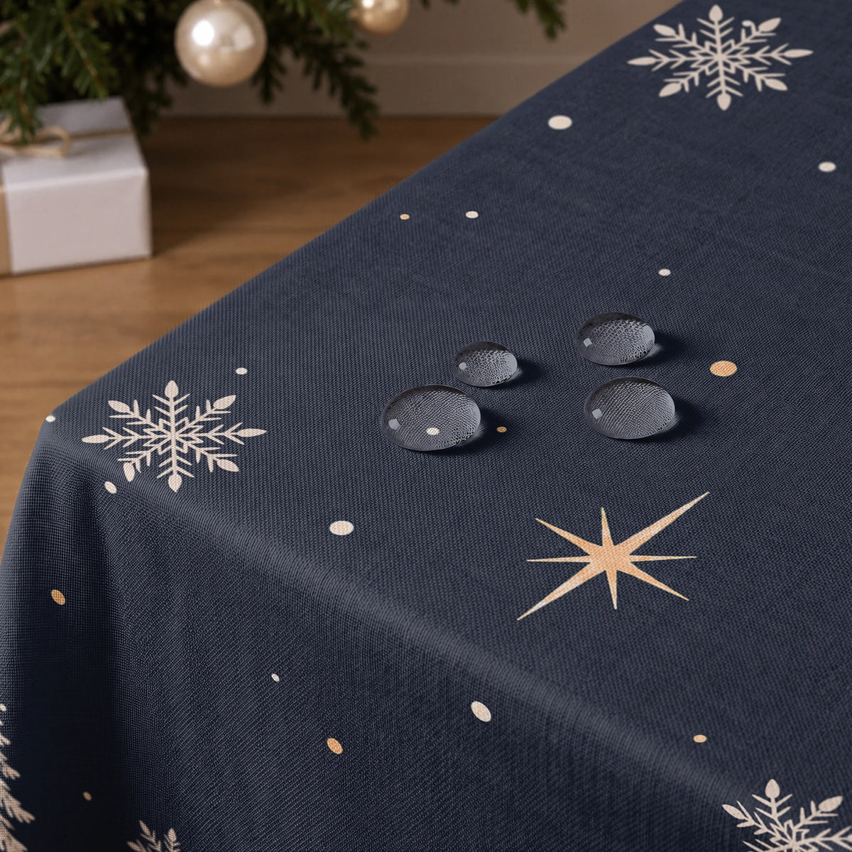 Mantel de Navidad Silvestre Red · Pierre Cardin